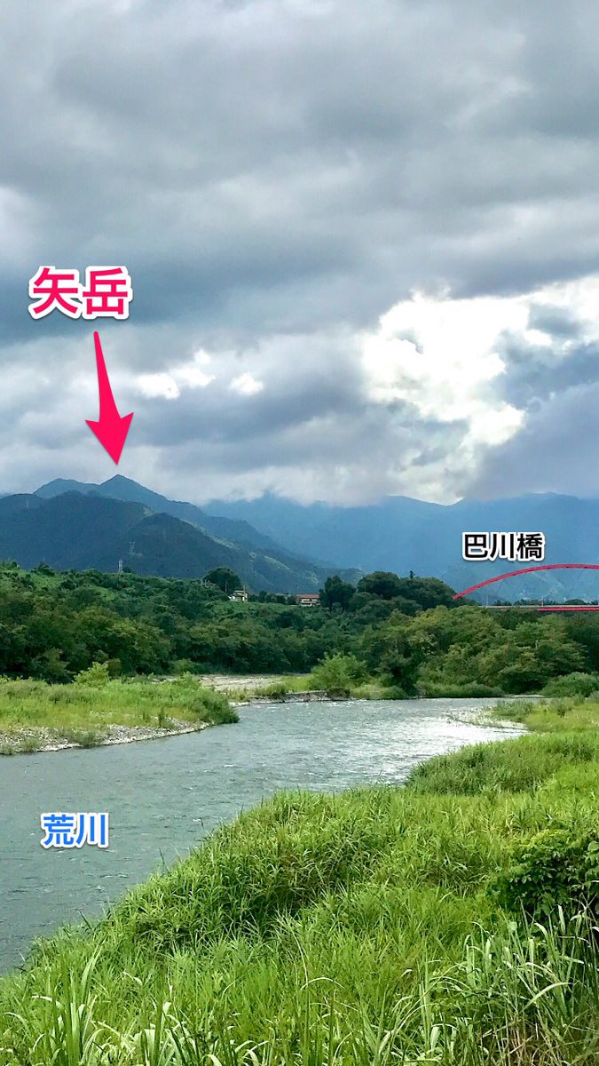 tommyremarks's tweet photo. 秩父市街から毎日見えてるけど、普段は山の形が見えない矢岳。年に数回だけ、後ろの尾根が雲で隠れると鋭い山容が現れます。標高は1357.9m。小数点以下まで見事に奇数。今日はバッチリ見えました。この山が見えるか気にするだけで、秩父ライフが少し楽しくなりますよ。(私だけか‥？)　#秩父 https://t.co/31J40bVL5b