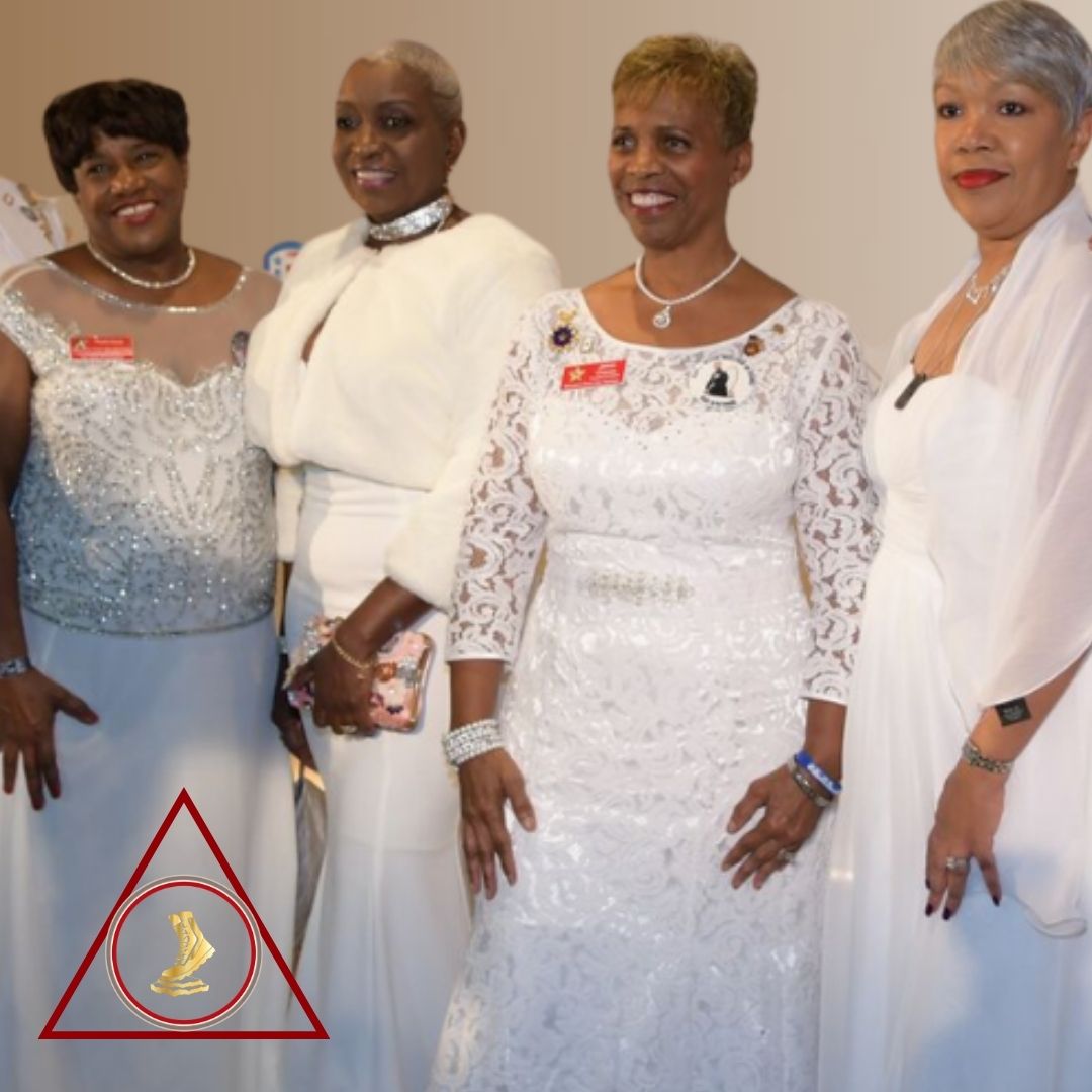 We welcome our #GoldStarFamilies to our annual #VeteransAwards 
They are our badge of honor. #Vettys