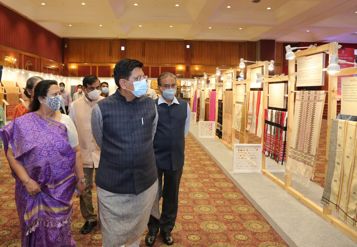 PiyushGoyal's tweet photo. आज राष्ट्रीय हथकरघा दिवस के शुभ अवसर पर आयोजित कार्यक्रम में भाग लिया।

देश में हैंडलूम को प्रोमोट करने हेतु आज हैंडलूम प्रदर्शनी, हथक���घा शिल्प गांव, वर्चुअल क्रेता-विक्रेता बैठक सहित अनेकों कार्यक्रम शुरु किये गये हैं, जिनसे देश के बुनकरों को लाभ होगा।  #MyHandloomMyPride https://t.co/CvqQd7TIIp