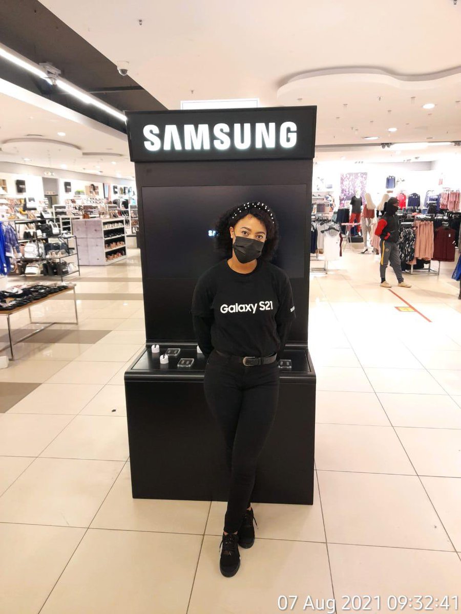 MeGaWorxx1's tweet photo. Edcon team is out and ready for some sales 🙌🏾💪🏾 #megaworxx #edcon #samsung #directsales #instoresales #instorebrandactivations https://t.co/AOiWYWotWB