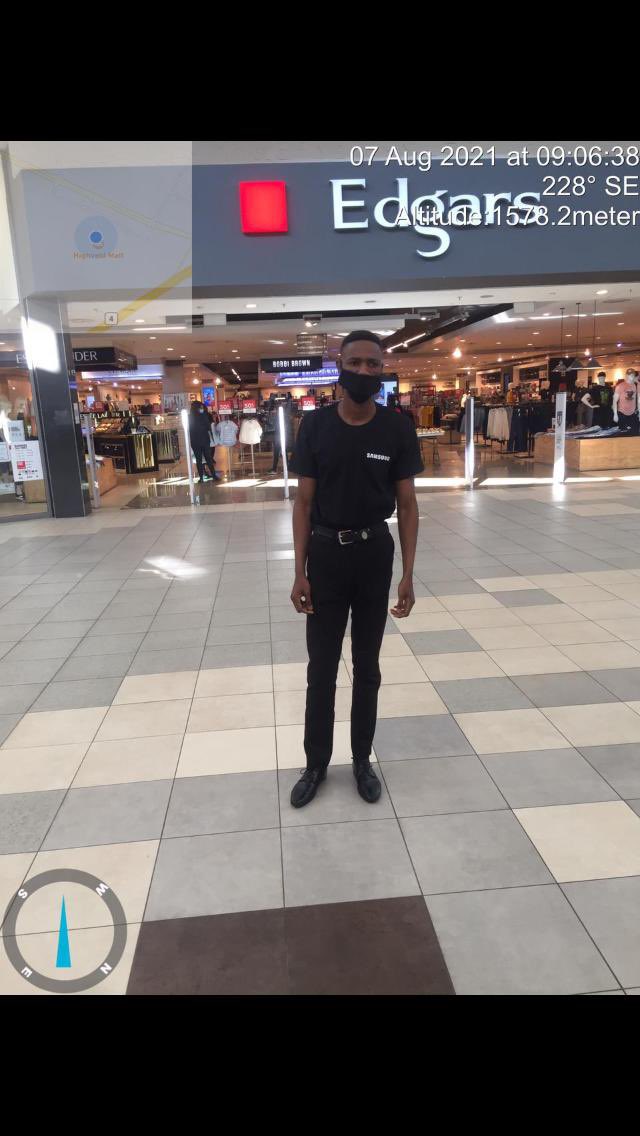 MeGaWorxx1's tweet photo. Edcon team is out and ready for some sales 🙌🏾💪🏾 #megaworxx #edcon #samsung #directsales #instoresales #instorebrandactivations https://t.co/AOiWYWotWB