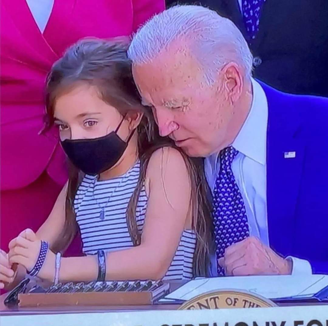 UnitetheRightUK's tweet photo. He is STILL doing it. 

Look at her eyes, look at her shoulders and body language, where's his other hand!? https://t.co/5lic2M6DPL