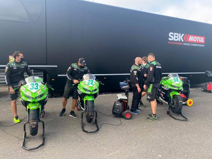 Corazondef1's tweet photo. 🔴JOEL ROMERO 🇦🇷
"Larga P41 la primera carrera en Most "
#CZEWorldSBK 🇨🇿 #SSP300
El mendocino #JoelRomero 🇦🇷 llevó adelante la Superpole con la moto Kawasaki del equipo #SMWRacing .
Desde las 07.45hs Carrera 1 en Most . https://t.co/45wGiQtMzt