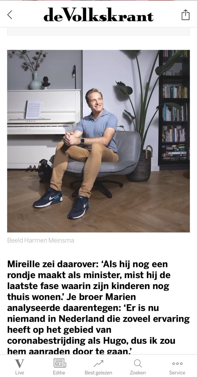 Zeg, <a href="/hugodejonge/">Hugo de Jonge</a>, maat, je bladmuziek staat op z'n kop op de piano. Beetje lastig spelen lijkt me :)