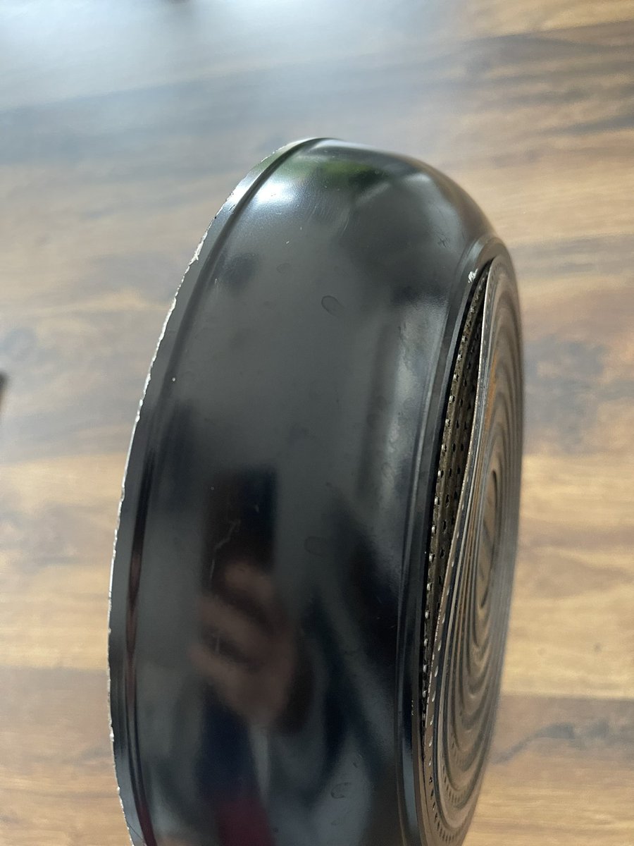 pilkins's tweet photo. Been using our Circulon pans for about 2 1/2 years. Never come clean, coating coming off and now bottom is coming off. Complete rubbish. @CirculonUK is this normal? https://t.co/R4iVzG4kob