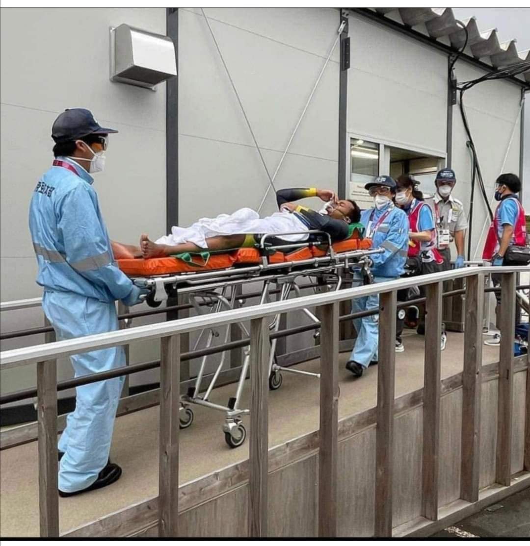 RazmanZakaria60's tweet photo. Smg cpt sembuh Shah Firdaus. Semangat waja yg ditunjukkan olehnya haruslah dipuji. Sempat main satu plawanan hingga layak ke suku akhir dlm keadaan cedera. Tahniah kedua atlit (Azizulhasni &amp; Shah Firdaus) layak ke suku akhir. Smg tiada yg serius dan dapat kembali bangkit. 💪 https://t.co/67aLDcVefM