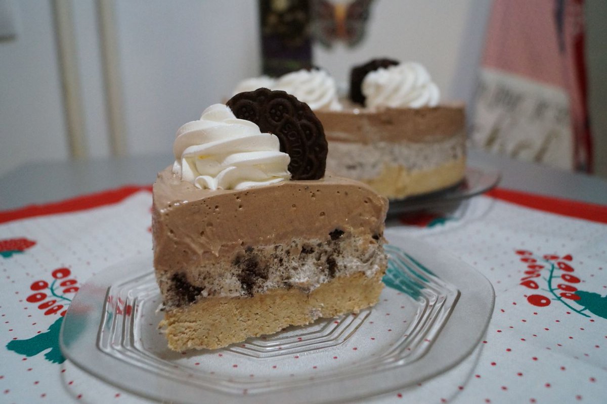 My variant of the cake known in these parts as Lazy Woman... no baking, done in 15 minutes :) Take a look how:
youtube.com/watch?v=5y_hlB…