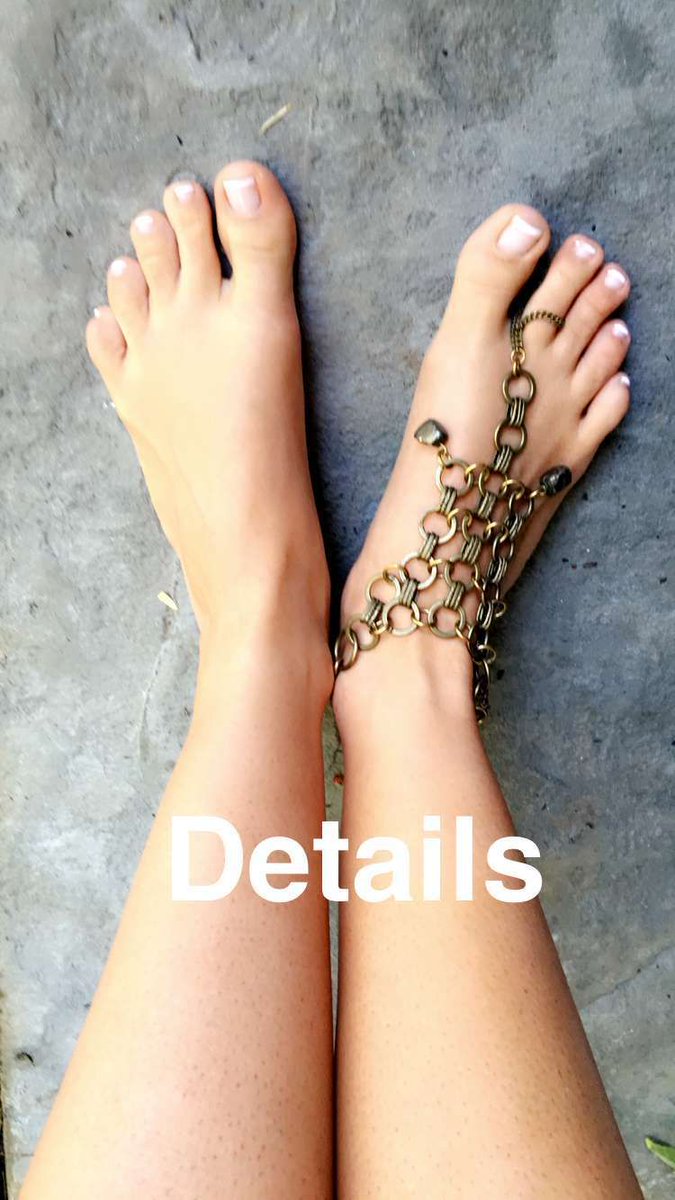 Ohhh #ashleytisdale and her perfect #feet #barefeet #ashleytisdalefeet #cel...