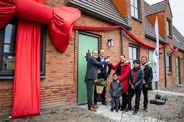 Ysselar's tweet photo. @Rob_Roos En #levenslang door u #verzorgd worden.
#GratisWoning #GratisInkomen #GratisGezondheidszorg #GratisOnderwijs #GratisPensioen en het recht op #familiehereniging.
Gaat dat niet snel genoeg, moet de #Nederlandse #Overheid (dus U) ook nog eens #dwangsommen betalen.
Wie is nou gek? https://t.co/A9cu1Ohepk
