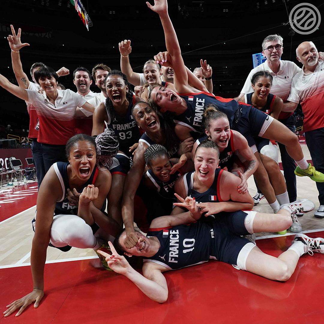FRABasketball's tweet photo. APRÈS 2012, 2⃣0⃣2⃣1⃣ DANS LES LIVRES D'HISTOIRE 🥉💙🇫🇷

#EDFBasket #Tokyo2020 #Basketball #UneSeuleEquipe https://t.co/x00QPcCZs9