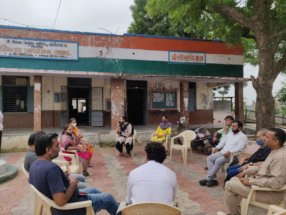 gamerrabari99's tweet photo. આજ રોજ તા. ૦૭/૦૮/૨૦૨૧ એ અમારી ટીમ દ્વારા ગાંધીનગર જીલ્લાનાં રાંદેસણ ગામની સરકારી શાળાની મુલાકાત લીધી હતી. આપણે સૌ આજકાલ સરકારી શાળા શાળા અને આજની પેઢીને નજીક લાવવાના એક પ્રયાસરૂપે આ કાર્યક્રમ આયોજિત
#atulyavarso #school #education #randesan https://t.co/dJe1TxXHxv
