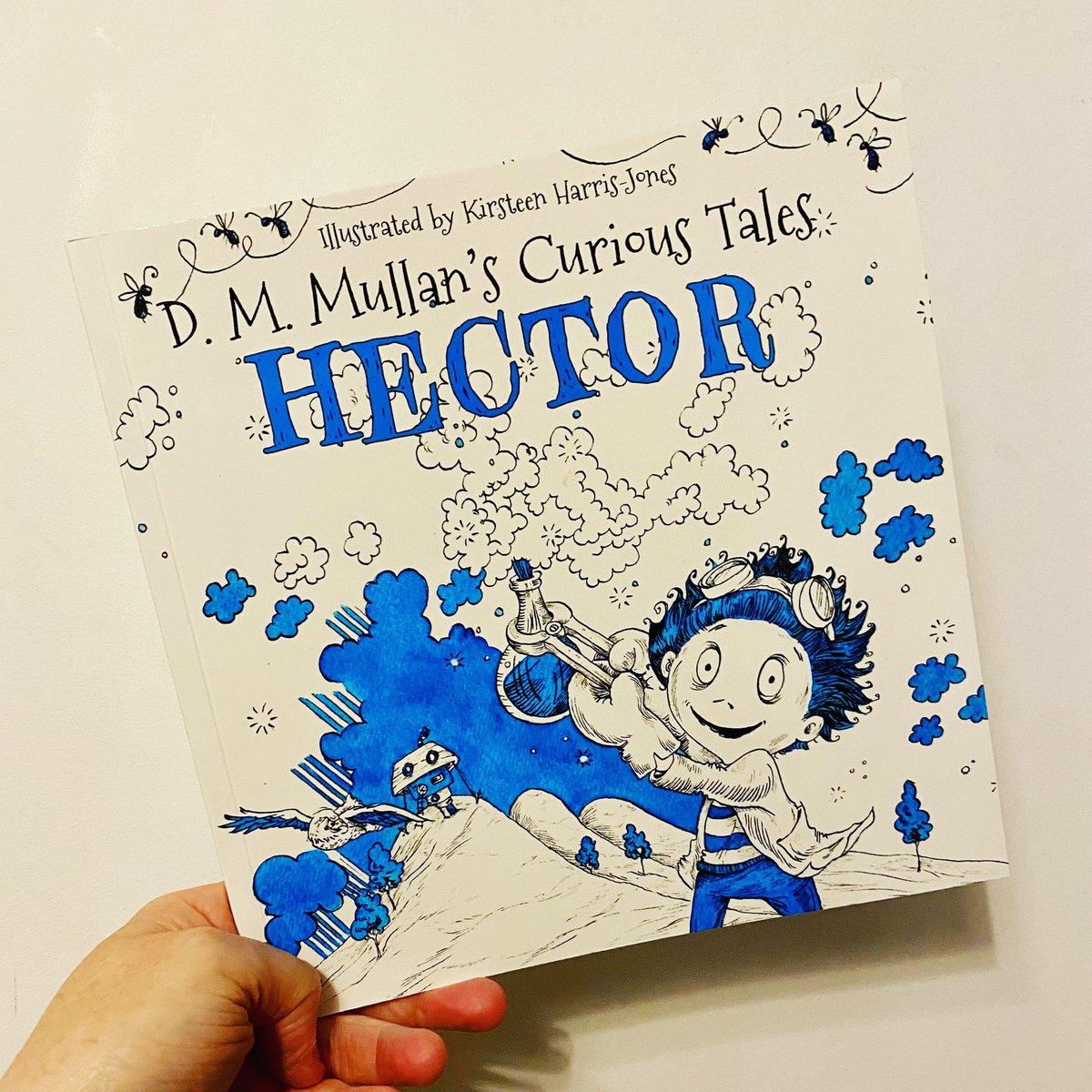 This is a fun little book about friendship and what it means to be a friend. It is very child friendly and easily accessible for the young reader.
Full review:instagram.com/p/CSP9A6dIgz4/… 
#Children_book_illustration #ChildrensBooks #childliteracy #bedtimestory #booksforkids #arcread