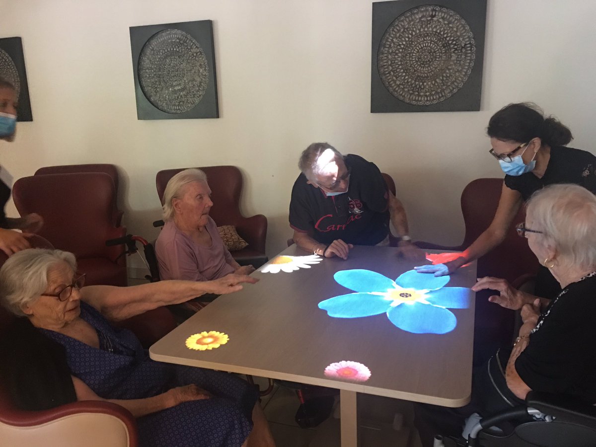 Merci au <a href="/ca_ginesy/">Charles Ange Ginésy</a> <a href="/AlpesMaritimes/">alpesmaritimes</a> <a href="/DavidKonopnicki/">David Konopnicki</a> et Michèle Paganin pour le financement du matériel innovant pour le bien-être pour nos résidents! Ils adorent !! #tovertafel