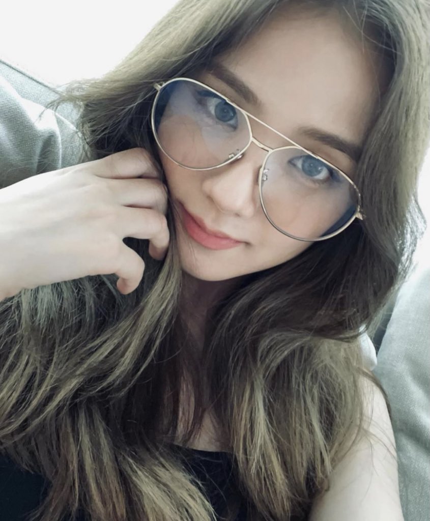 jisoo pics (@jisoosjpg) on Twitter photo 