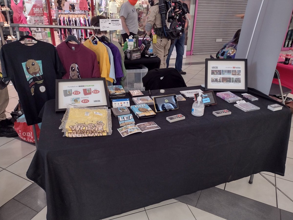 Wallmasterr's tweet photo. Showing off our games at #Cumbernauld #comiccon market
Come and give flea and tapeworm a try
#indyagemdev #homebrew #retro #retroagames https://t.co/3hE6kwWf2c