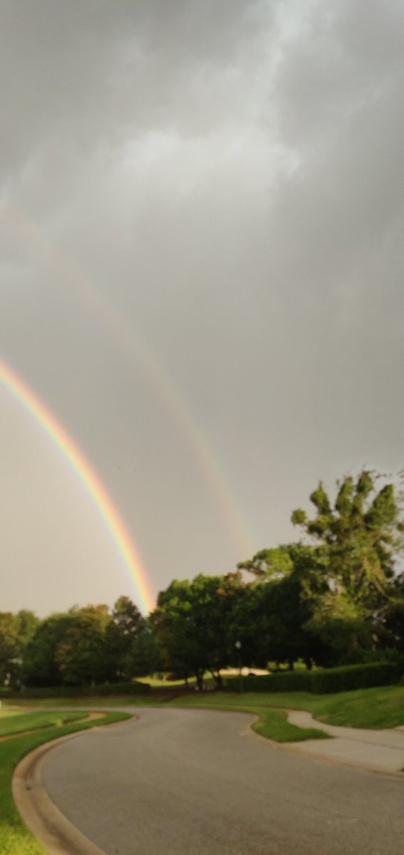 DaleRitter2's tweet photo. @jdarbelaez Your picture came on a good day. May the luck of a double rainbow be with his crop. https://t.co/kYek46CrrW