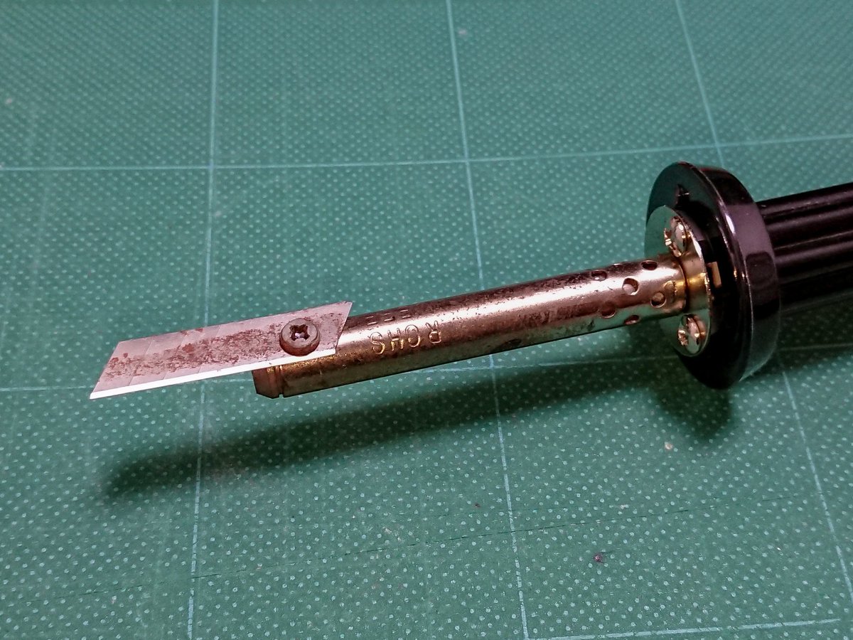 Namu 100均で買った半田ごてにカッターナイフの刃を取り付けてホットカッターを自作した こっちの方がよっぽど怪我しそう笑 T Co Hlrlshhwiw Twitter