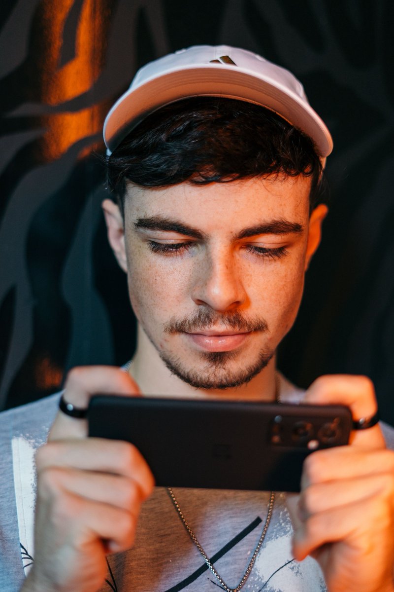 Ferg's tweet image. If you want to experience what it's like to play COD Mobile at peak performance check out the @OnePlus 9 Pro! 60 FPS with a Pro Gaming mode makes it a monster in the gaming realm! onepl.us/9pro_yt

#OnePlusPartner #OnePlus9Pro