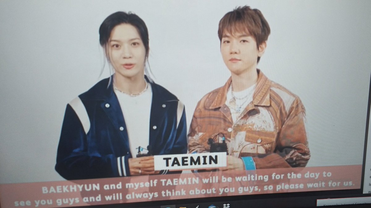 zahrazayn8's tweet photo. baekhyun &amp; taemin love to see them  #SuperMVirtualConcert https://t.co/693jDjsgS5