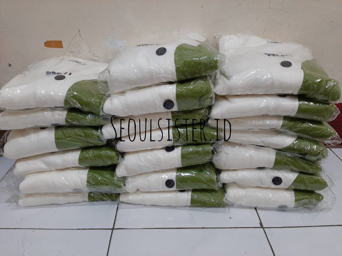 seoulsisterID's tweet photo. Cardigan sejuta idol 😆
Sisa small 6,big 3

https://t.co/spBpJxK5tC https://t.co/RiA5ipyBHs