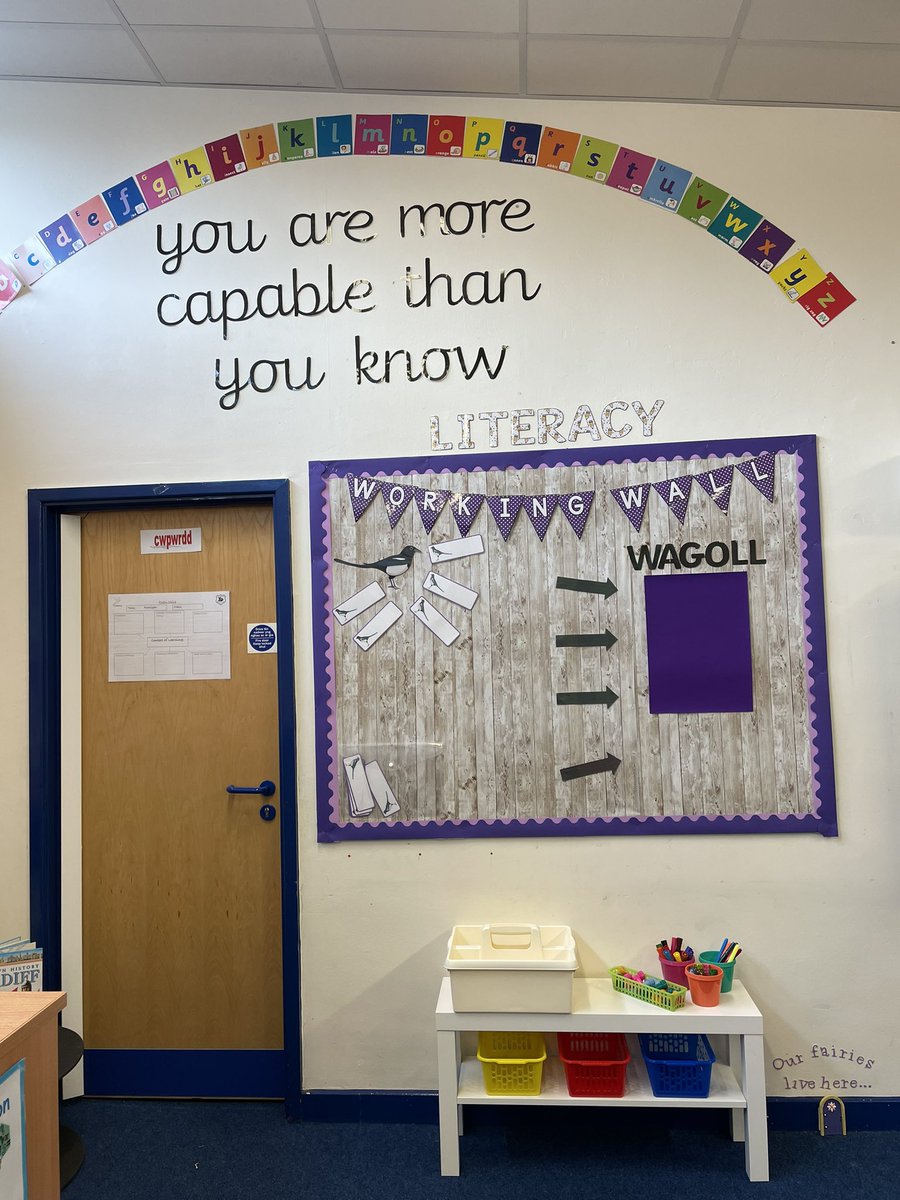 Miss White 👩🏼‍🏫🌈 tweet media