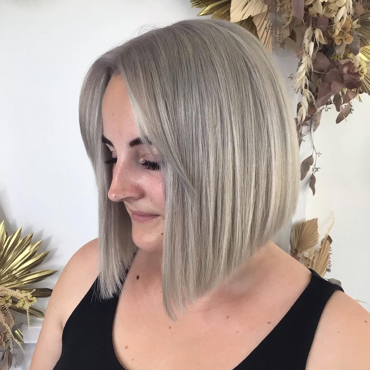 Glasshouse_Hair's tweet photo. Mirror, mirror on the wall, whoβs the iciest of them all π€β¨
Hair by: Charlene π¨π β’
#silverhair #silvergreyhair #icy #glasshouse #theglasshouseecosalon #sustainblebeauty #sustainableecosalon #sustainablecolour #davines #davinessalon #vibrachrom #goodsalonguide #salonconcepts https://t.co/X2UcpXybn7