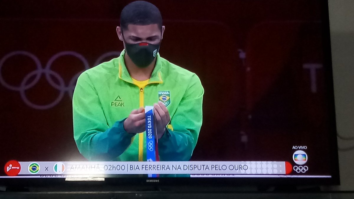 evertondefensor's tweet image. Box é ouro para o brasil .. Ebert Conceição nocauteou no peso  médio  o ukraniano e trás a douradinha para o brasil .