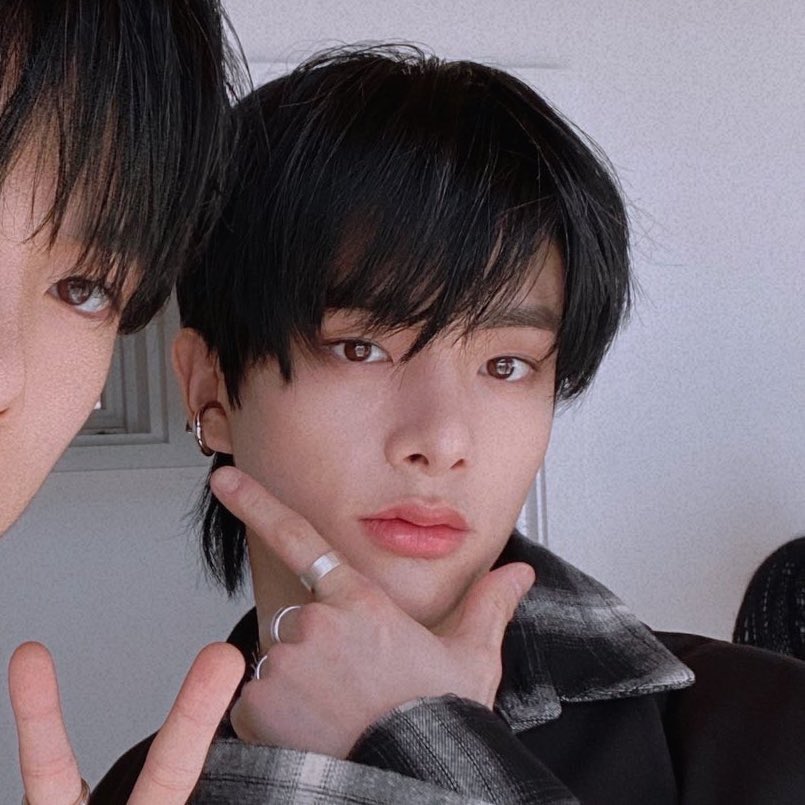 너무 잘생겼어 😭