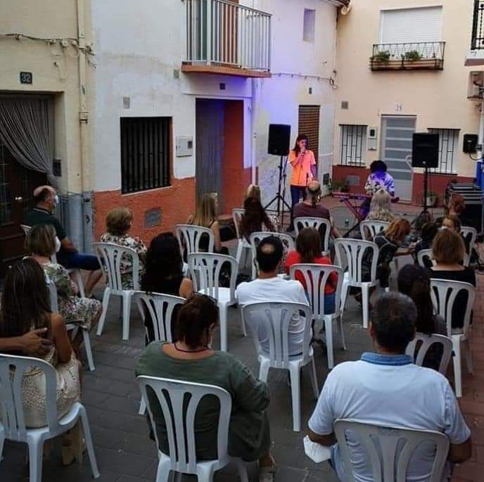 JazzConfrides's tweet photo. No te pierdas hoy LOS MEJORES CONCIERTOS DEL VERANO EN #ConfridesJazzFestival ✨🤩

👉 Durante la primera jornada de ayer DISFRUTAMOS 🙌 de la mejor música 🎷 en nuestras calles a cargo de SHUARMA, voz y líder de Elefantes, DANI CATALA AIR, SWINGIN' ROOTS y BENJA MARPE. https://t.co/rC9APTnjWF