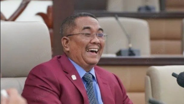 Gurauan Menteri Besar Kedah, Muhammad Sanusi berkaitan kontena jenazah disahkan patuh syariah. -Dewan Ulamak PAS