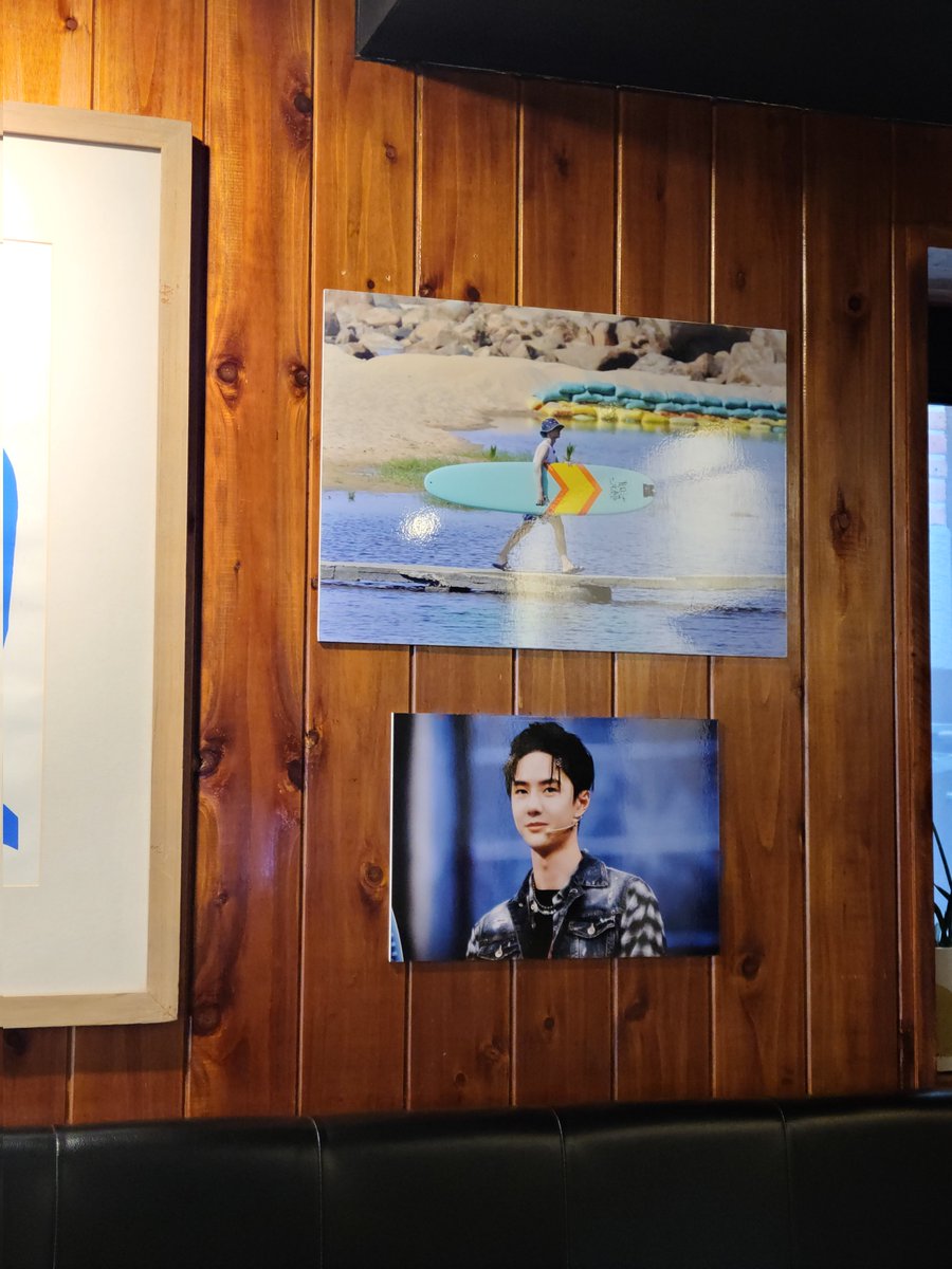 8 뽀포터즈 (<a href="/bboporters/">뽀포터즈</a> )
작구 아담하지만 부드럽고 편안한 분위기와 서퍼보가 넘 잘어울렸던 카페소디!
입간판이 바람에 날려서 뒷면이 안보이게 세워졋길래 사진찍을때만 살짝!ㅎㅎ
사실 우리는 여기가 마지막이라구 생각하고 있엇다...바보...
#forbboday
#여름엔_뽀
#왕이보 #이보 #wangyibo