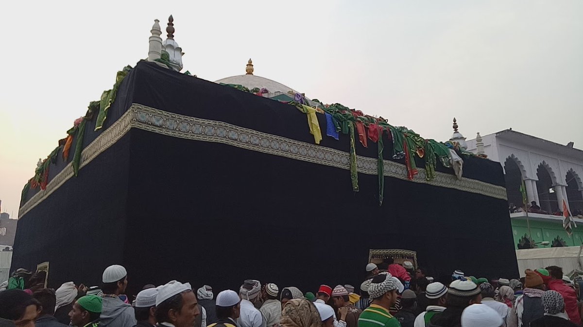 firozeshakir's tweet photo. Sufi Shrine of #ZindaShahMadar 
#makanpur 
#madarriyasilsila 
#sufism 
#malangs https://t.co/C1azyzljuZ