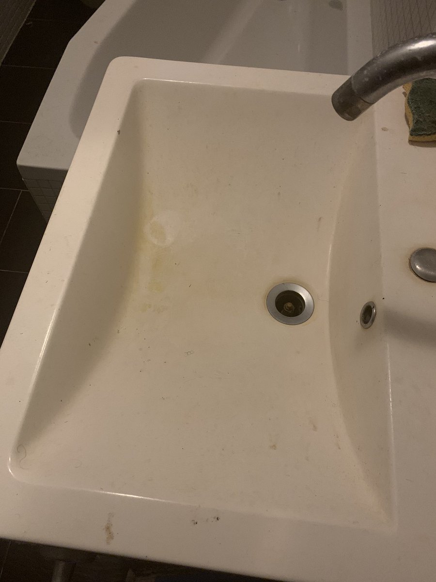 karmajoytwit's tweet photo. @Airbnb @AirbnbHelp cont…. open to all so that he doesn’t get locked in, sticky/greasy pans/floors/counters/hob, dirty toilet, radiator hanging off the wall… yet you still insist he must stay or only get 50% refund. He’s already left and rebooked elsewhere, we will continue… https://t.co/1hr3BlPS4d
