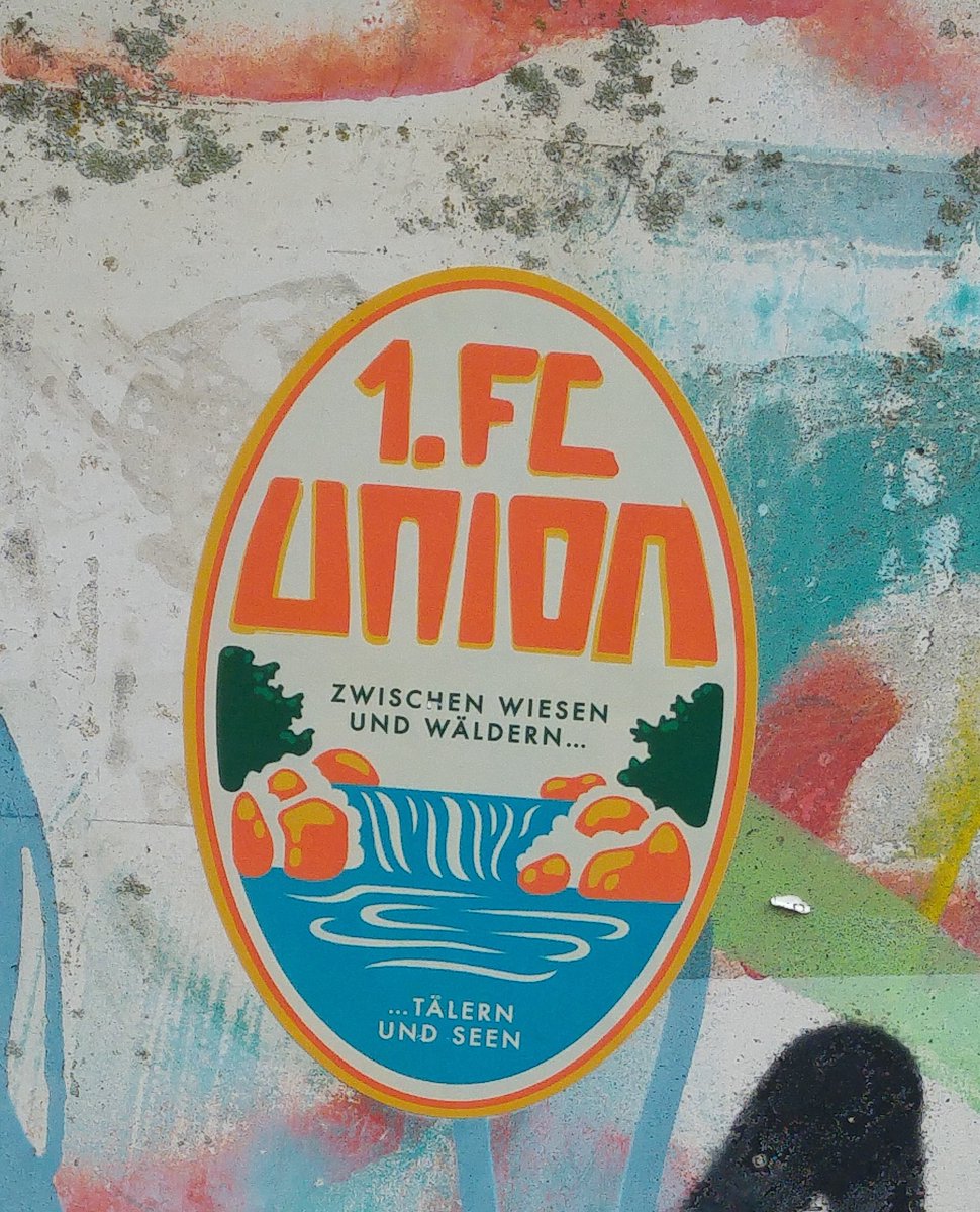 PolskiCalcioFan's tweet image. 40/n Sticker, die man hören kann bzw. den Text weitersingen möchte, wie hier mit ''...oh Köpenick du bist wunderschön...''🎶.📸06.12.2020
/
41/n Wunderschöne immergrüne #AlteFörsterei,📸26.04.2020, es war im Zug uff der Decke. #eisern
#EiserneSticker, 2x😍