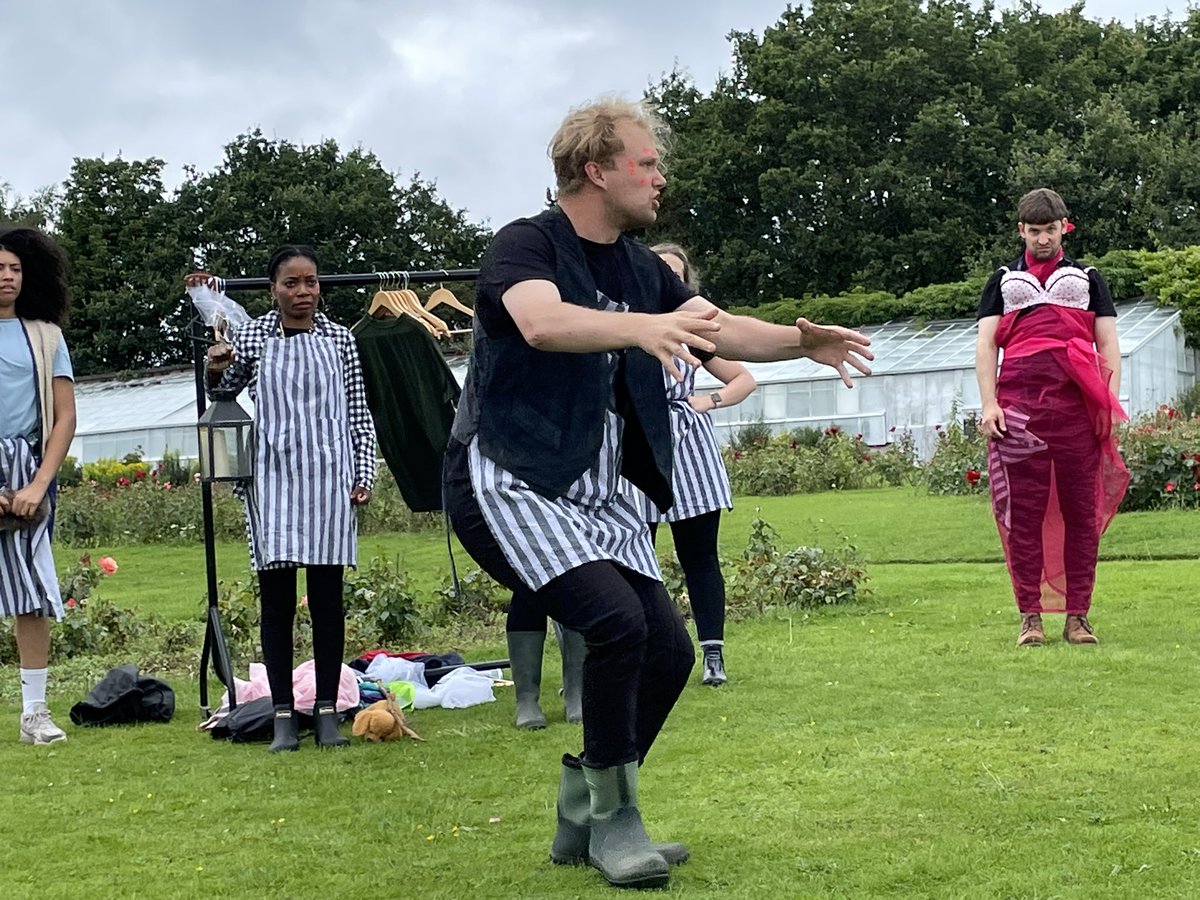 Tracy Brabin WY 🌹 (@tracybrabin) on Twitter photo So much FUN!
Live theatre is back and <a href="/FrontRoomProd/">FrontRoomProductions</a> smash it with this mash-up #midsummernightsdream #shakespeareinthepark at beautiful Temple Newsome
Top talent! 🎶 🎸 🎺 So much FUN!
Live theatre is back and <a href="/FrontRoomProd/">FrontRoomProductions</a> smash it with this mash-up #midsummernightsdream #shakespeareinthepark at beautiful Temple Newsome
Top talent! 🎶 🎸 🎺