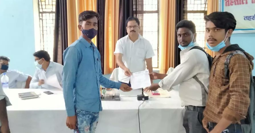 Pravesh41314802's tweet photo. आज S D M जी को ज्ञापन दिया जो दिल्ली के नांगल मे जो घटना हुई आरोपी को कड़ी सजा दी जाय https://t.co/J5jS6rpo0L