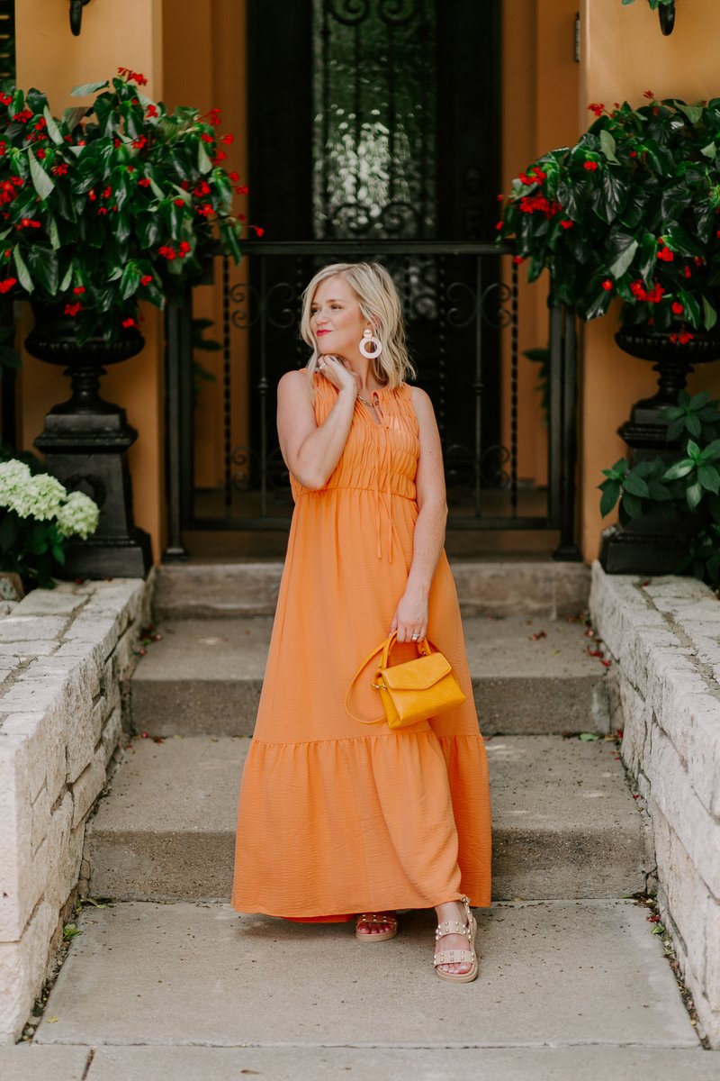 stitchfix's tweet photo. Would you go: all orange or just a pop of color?

🌻 via #StitchFixStylist Tiffany https://t.co/r9aE8D73Nl