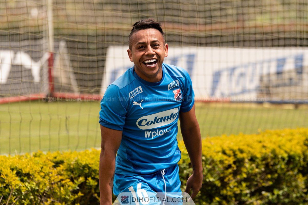 DIM_Oficial's tweet photo. [Plantel Profesional ⚽] 🔴🔵

✍️ Listos para la cuarta jornada del Campeonato

😁 #Vlacho está feliz

#DIM2021 🤜🤛
#VamosPoderoso. https://t.co/1e3FmkCK2R