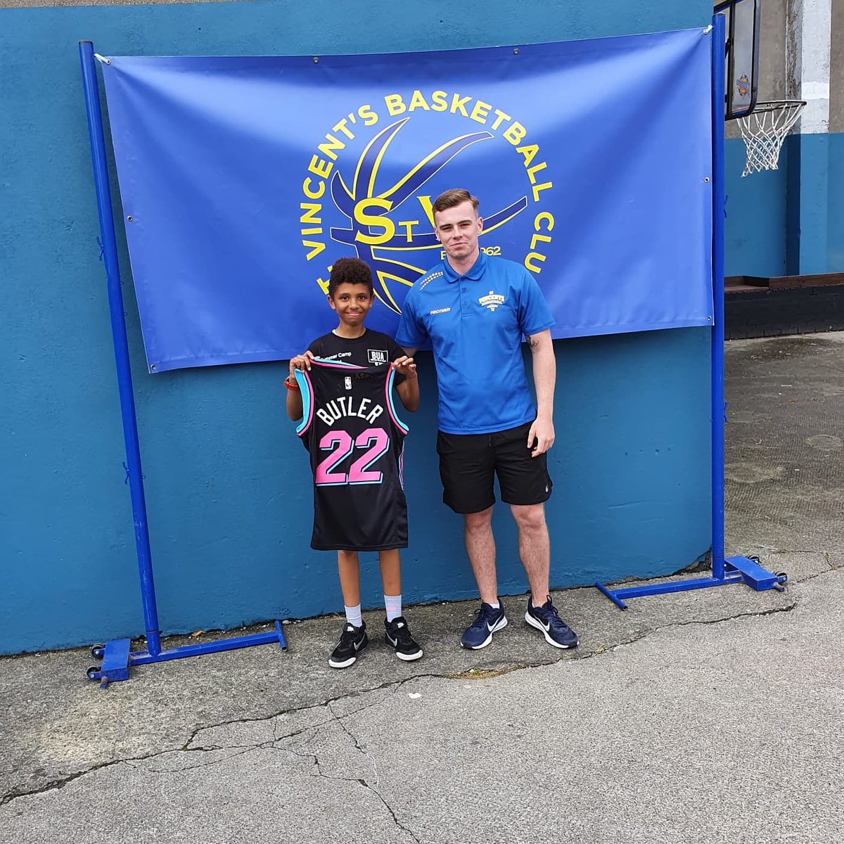 stvincentsbball's tweet photo. Our 'Campers of the Week' prizes went to those who worked hard, helped others out and showed great improvement over the course of the week. 

Prizes include: NBA jerseys, Free week of camp and Club merchandise 

#CamperOfTheWeek #Prizes #BasketballCamp #SummerCamp #Basketball https://t.co/SaYn9c727H