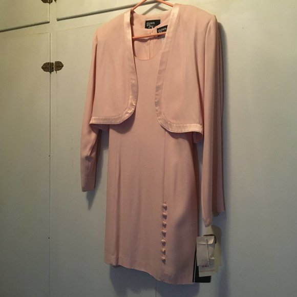 artbyLKS's tweet photo. So good I had to share! Check out all the items I'm loving on @Poshmarkapp #poshmark #fashion #style #shopmycloset #whitestag #valerciapostropheworthington #dawnjoyfashions: https://t.co/HSIyL1sZ6Q https://t.co/KvShTYGEpG