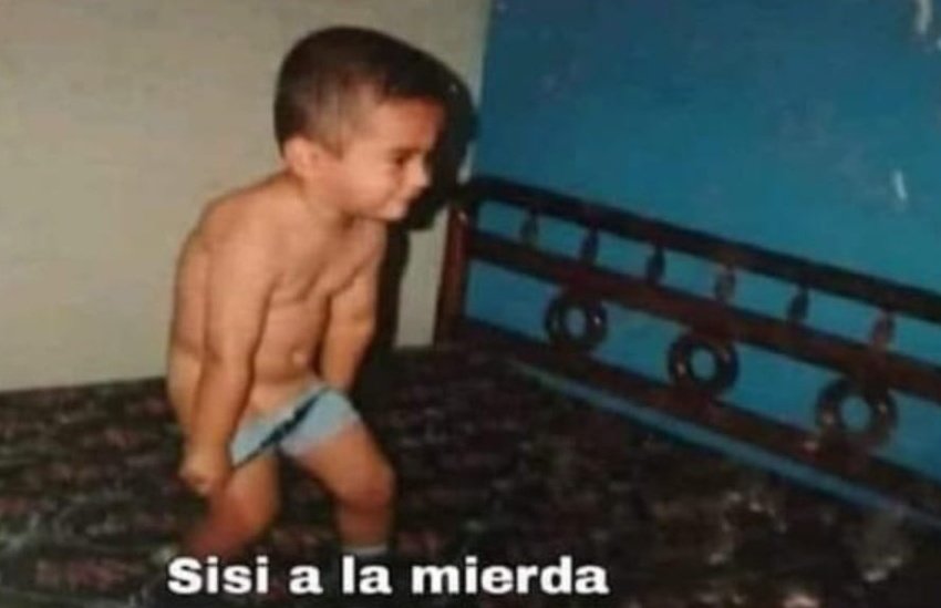 "Por fin nos conocemos, me encantan tus memes"