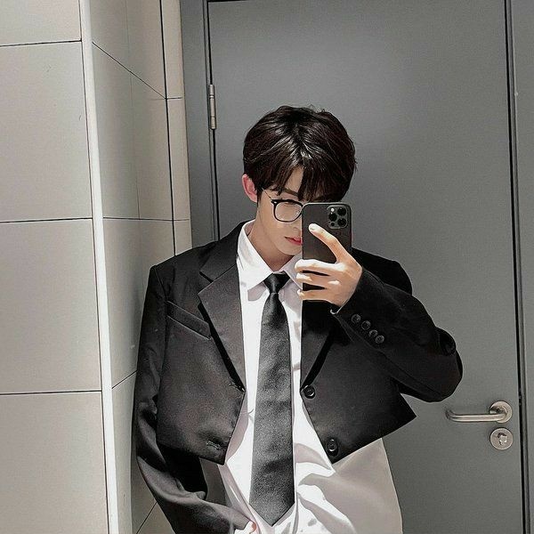 #NewProfilePic แผลใจไม่เหมือนแผลกายนะครับ ที่จะรักษาแล้วหายเลย เหมือนที่คนส่วนใหญ่ไม่ชอบทุเรียน แต่ผมชอบกิน แบบกรอบๆนะไม่เละมากโคสอร่อย ตลกเหรอครับ จริงจัง