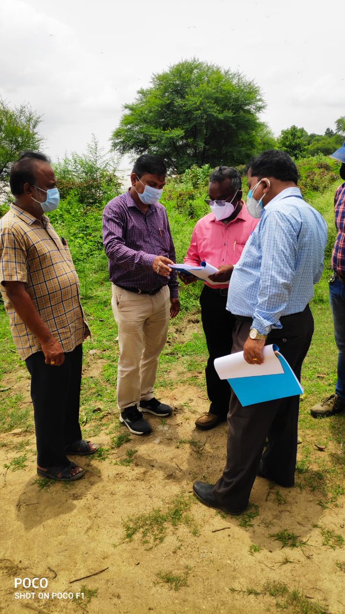 PWD_Sonepur's tweet photo. Er. Ramakrishna Moharana, Chief Engineer, Projects along with Executive Engineer, Sonepur &amp; @PWD_Odisha Team, reviewed the construction progress of the portal frame bridge as part of Ring Road connecting missing link between Kumbharpada and Dasamatighat in Sonepur District. https://t.co/RfSUKmSkDn