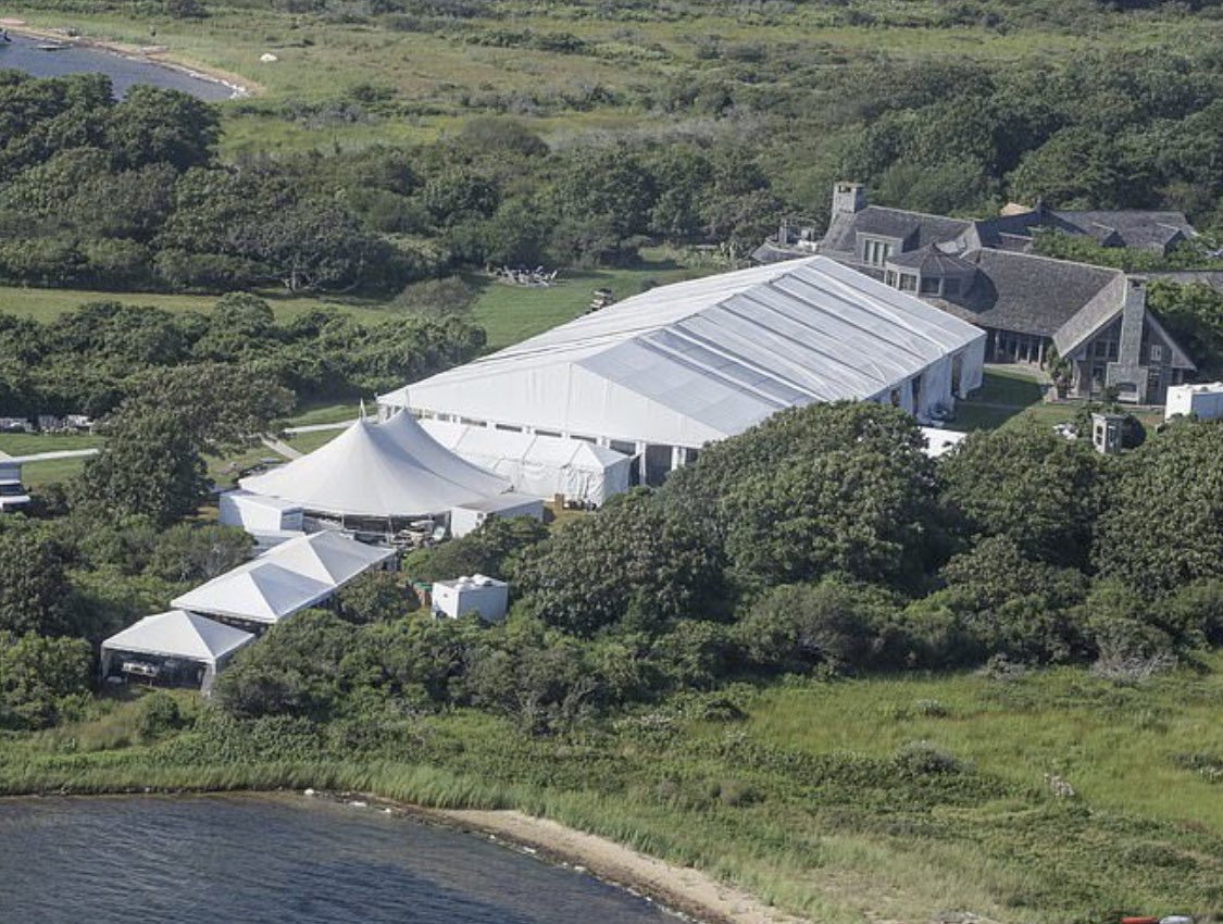 ChefGruel's tweet image. I’ll be taking a couple days off. I was asked to cater a hot dog afterparty for 10k people at some undisclosed location on Martha’s Vineyard. I’ll post photos.