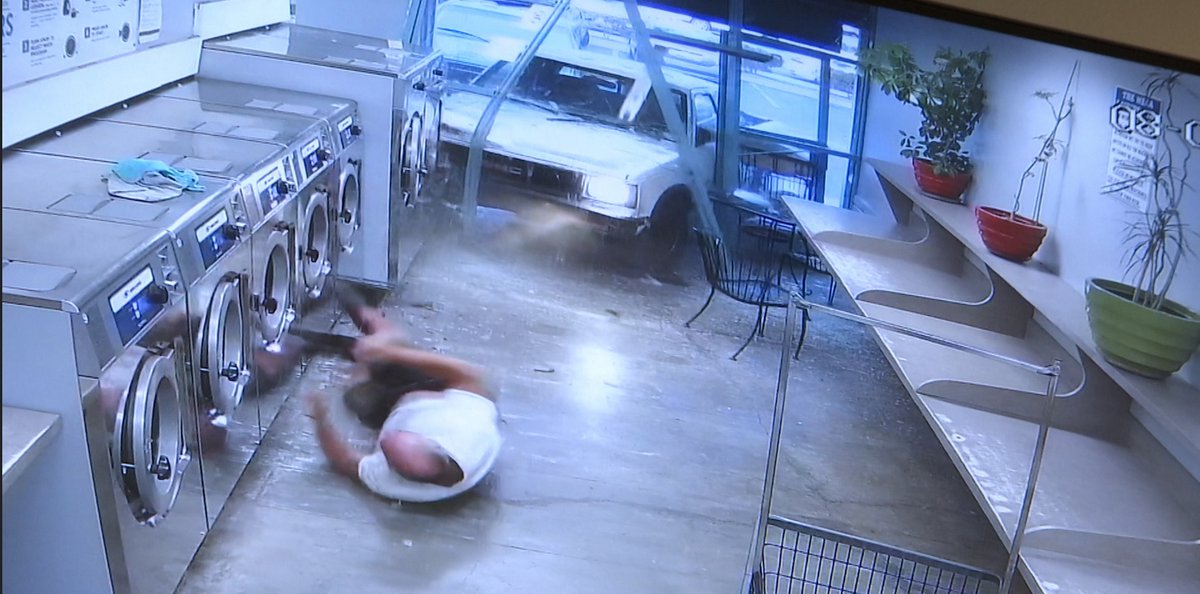 reiter_rob's tweet image. #CustomerInjured in #VehicleAttack when #AngryDriver   driver #crashesinto #Laundromat in #SantaBarbara #California #storefrontcrash #60timesperday  keyt.com/news/crime/202…