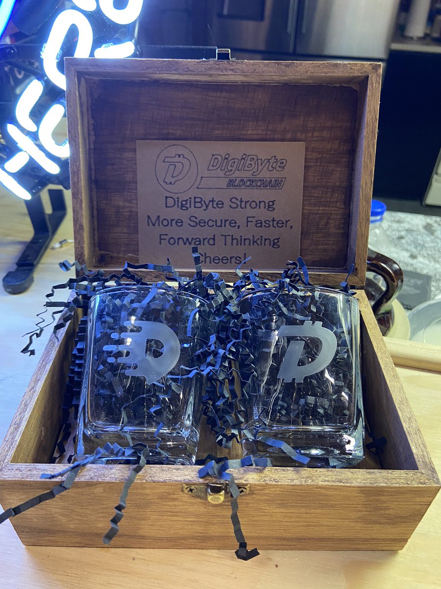 _CLINTWESTWOOD_'s tweet photo. 👀 
These showed up today at the #WestwoodBar 🥃 
Purchased from @deegebi with #DigiByte🔥
#PayWithDigiByte https://t.co/qrKhWMJi3L