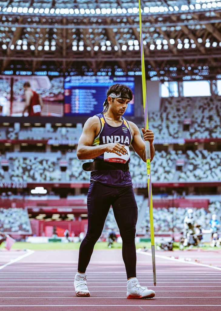 AshutoshBiharKa's tweet image. द्वंद्व कहां तक पाला जाए, युद्ध कहां तक टाला जाए, 
तू भी है राणा का वंशज, फेंक जहां तक भाला जाए।

टोक्यो ओलंपिक में भारत को पहला स्वर्ण पदक दिलाने वाले नीरज चोपड़ा को देश सलाम करता है।