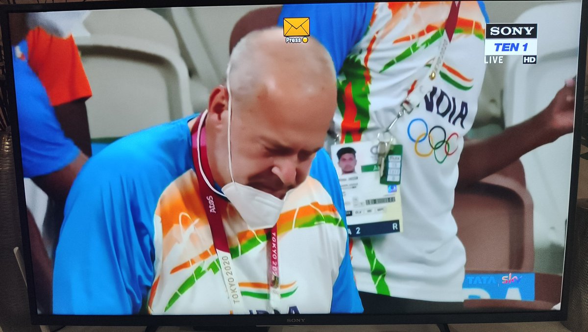 DeeepFriedLife's tweet photo. Country which loves #Gold the most finally gets their solitary #Olympics Gold. Wait of eternity broken by @Neeraj_chopra1 with a #Jevalin throw at 87.58m. Coached by #UweHohn, only men to ever throw a javelin >100m. #NeerajChopra #TeamIndia #Tokyo2020 #JaiHo https://t.co/VWArl6vb4H