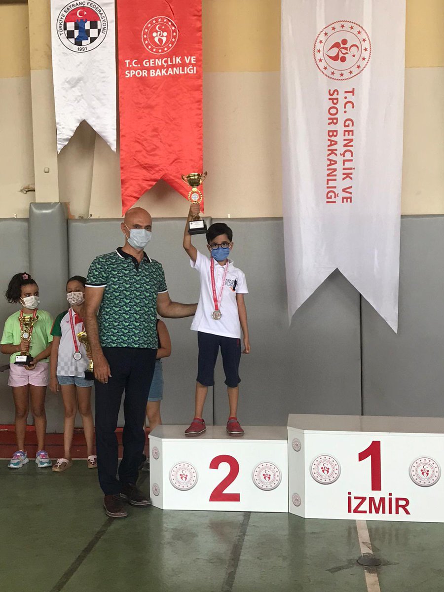 bkcicekli's tweet photo. 02-03 Ağustos 2021 tarihlarinde düzenlenen Küçükler İzmir Satranç İl Birinciliği 8 Yaş Genel kategorisinde kampüsümüz öğrencilerinden Ege Eren 2. olmuştur. Öğrencimizi tebrik eder başarılarının devamını dileriz. https://t.co/vsVi9zX1MD