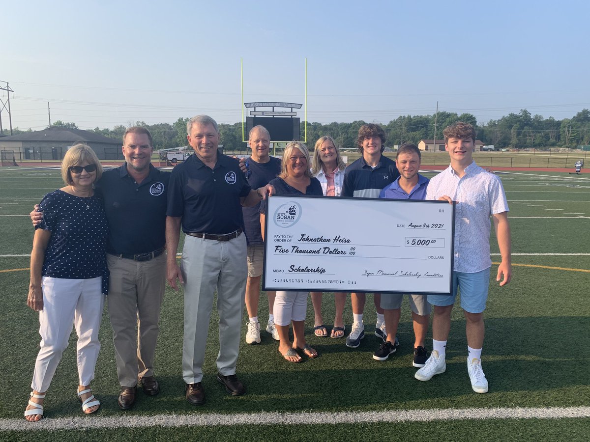Amazing morning at Memorial as Johnathan Heisa receives the inaugural Steve Sogan Memorial Scholarship. Congratulations to Johnathan &amp; The Heisa Family. You could not find a more deserving young man who embodies those traits that this scholarship represents.
Thank you to so many.